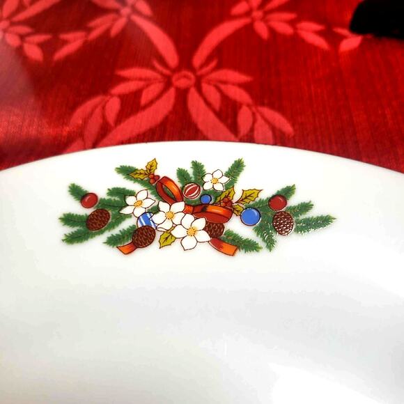 CROWN MING MISTLETOE CHINA Four 5 Piece Place Setting 2 sets available Christmas - Picture 3 of 13
